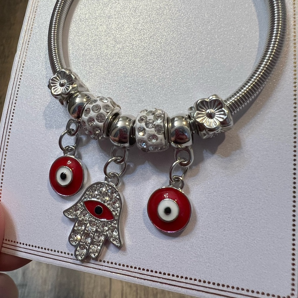 Red Hamasa Hand Evil Eye Charm Bracelet NWT Princess Accessories Stackable - Picture 2 of 3
